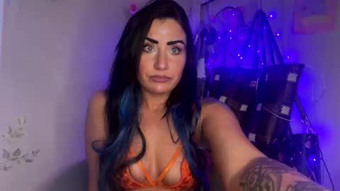 Snapshot of valaya906 chatting on 05.26.26 Valaya Noire online show from 05.26.26