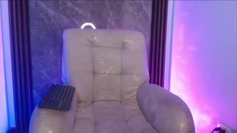 Snapshot of vale_queeny chatting on 05.25.26 vale_queeny online show from 05.25.26