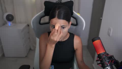 valecute01 online show from 10.27.25