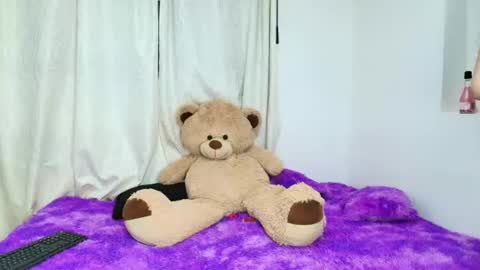 Snapshot of valeentiinaa_ chatting on 06.18.26 VALENTINA online show from 06.18.26
