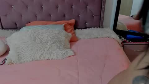 Snapshot of valen_brown chatting on 02.20.26 Valentina online show from 02.20.26