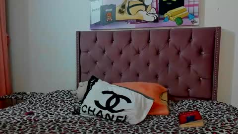 Snapshot of valen_brown chatting on 02.24.26 Valentina online show from 02.24.26