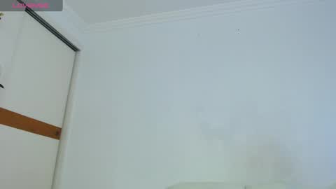 Snapshot of valen_ross_ chatting on 02.15.25 valentina Rossi 3 online show from 02.15.25