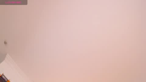 Snapshot of valen_ross_ chatting on 10.26.25 valentina Rossi 3 online show from 10.26.25