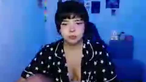 Snapshot of valenbeauty chatting on 06.18.26 valenbeauty online show from 06.18.26