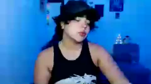 Snapshot of valenbeauty chatting on 06.19.26 valenbeauty online show from 06.19.26