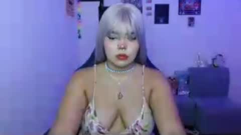 Snapshot of valenbeauty chatting on 07.05.26 valenbeauty online show from 07.05.26
