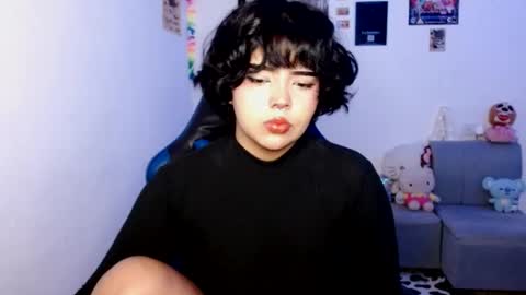 Snapshot of valenbeauty chatting on 07.17.26 valenbeauty online show from 07.17.26
