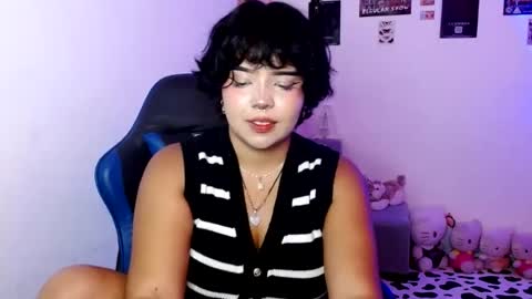 Snapshot of valenbeauty chatting on 07.28.26 valenbeauty online show from 07.28.26