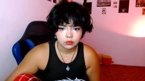 Snapshot of valenbeauty chatting on 08.02.26 valenbeauty online show from 08.02.26