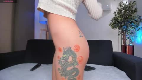 Snapshot of valenmilan chatting on 07.22.26 valentina milan online show from 07.22.26