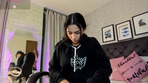 Snapshot of valentina__desire chatting on 05.06.26 Valen online show from 05.06.26