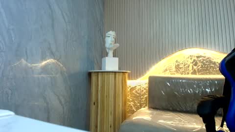 Snapshot of valentina__r chatting on 04.29.26 Valentina R online show from 04.29.26
