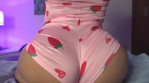 VALENTINA online show from 10.28.25