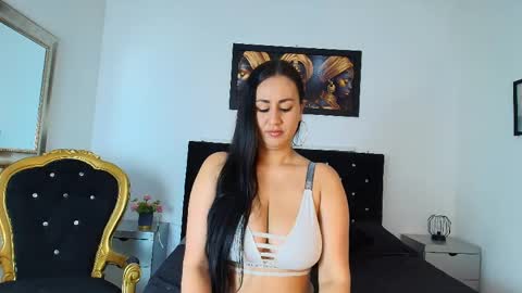 Snapshot of valentinajaramilloo chatting on 06.05.26 ValentinaJaramilloo online show from 06.05.26