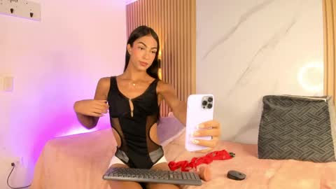 Snapshot of valentinaliux_ chatting on 04.22.26 valentinaliux_ online show from 04.22.26
