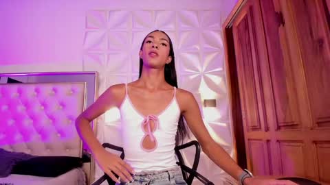 Snapshot of valentinaliux_ chatting on 05.16.26 valentinaliux_ online show from 05.16.26