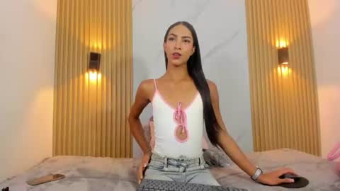 Snapshot of valentinaliux_ chatting on 06.12.26 valentinaliux_ online show from 06.12.26