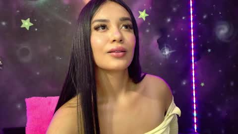 valentinarojass_ online show from 05.25.26