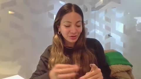Snapshot of valentinaseleni24 chatting on 05.20.26 valentinaseleni24 online show from 05.20.26