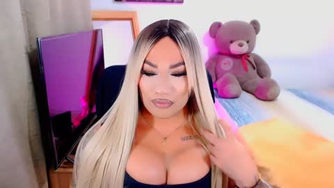 Snapshot of valentinaxqueen chatting on 12.15.24    online show from 12.15.24