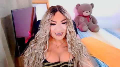Snapshot of valentinaxqueen chatting on 12.15.24    online show from 12.15.24