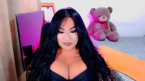 Snapshot of valentinaxqueen chatting on 12.17.24    online show from 12.17.24