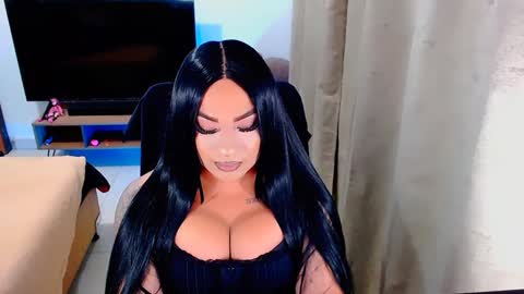 Snapshot of valentinaxqueen chatting on 12.19.24    online show from 12.19.24