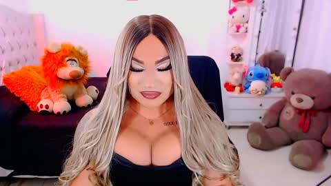 Snapshot of valentinaxqueen chatting on 12.27.24    online show from 12.27.24