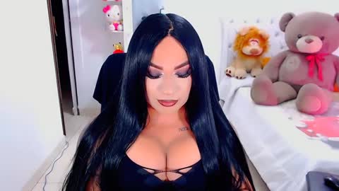 Snapshot of valentinaxqueen chatting on 01.12.25    online show from 01.12.25