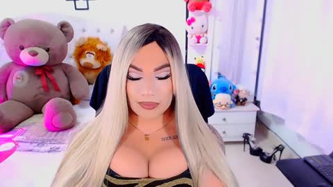 Snapshot of valentinaxqueen chatting on 01.14.25    online show from 01.14.25