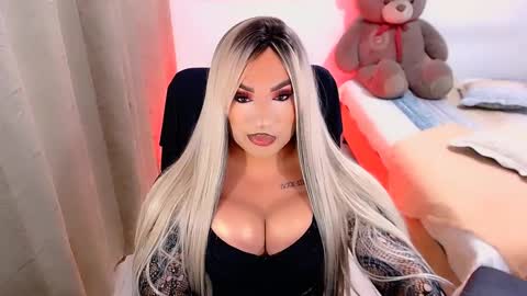Snapshot of valentinaxqueen chatting on 02.19.25    online show from 02.19.25