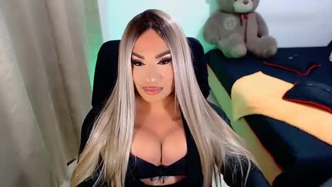 Snapshot of valentinaxqueen chatting on 03.01.25    online show from 03.01.25