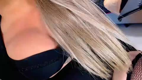 Snapshot of valentinaxqueen chatting on 03.01.25    online show from 03.01.25