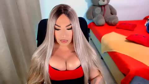 Snapshot of valentinaxqueen chatting on 03.01.25    online show from 03.01.25
