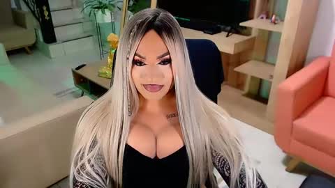Snapshot of valentinaxqueen chatting on 03.10.25    online show from 03.10.25
