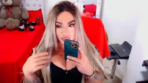 Snapshot of valentinaxqueen chatting on 10.05.25    online show from 10.05.25