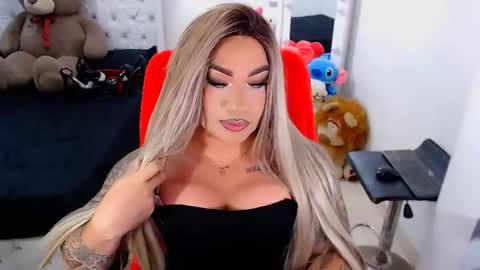 Snapshot of valentinaxqueen chatting on 10.07.25    online show from 10.07.25