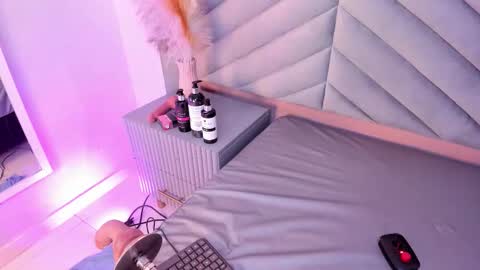 Snapshot of valentine_mia_ chatting on 11.15.25 Mia online show from 11.15.25