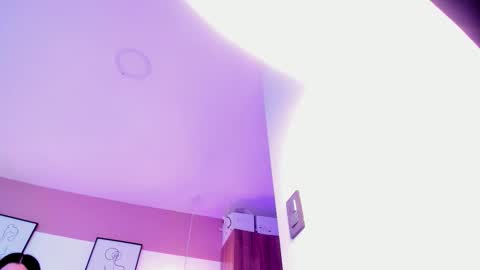 Snapshot of valentine_mia_ chatting on 11.23.25 Mia online show from 11.23.25