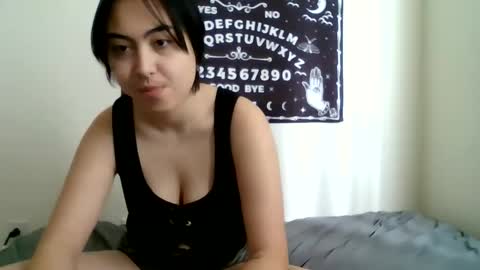 Snapshot of valentineyittk chatting on 12.31.24 ValentineKitty online show from 12.31.24