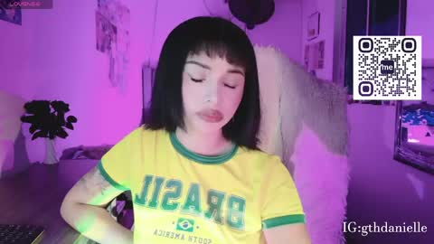 Snapshot of valentinna_5 chatting on 03.23.26 Danielle Please help me to reach 300 thumbs up online show from 03.23.26