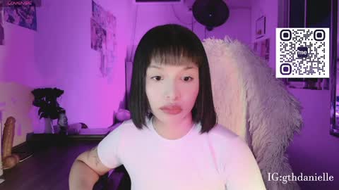 Snapshot of valentinna_5 chatting on 04.02.26 Danielle Please help me to reach 300 thumbs up online show from 04.02.26
