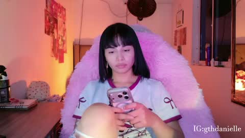 Snapshot of valentinna_5 chatting on 05.13.26 Danielle Please help me to reach 300 thumbs up online show from 05.13.26