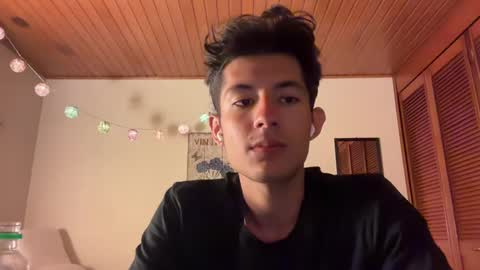 Snapshot of valentino_beaumont chatting on 01.19.25 Valentino Beaumont online show from 01.19.25