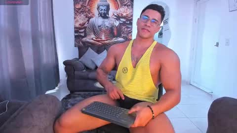 Snapshot of valentino_dossantos chatting on 02.14.25 online show from 02.14.25