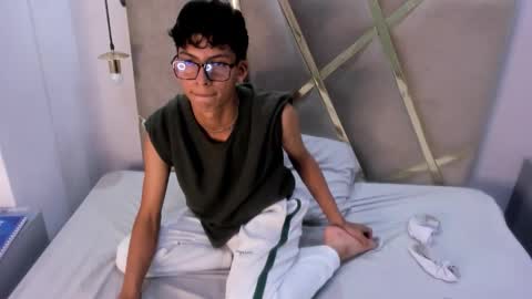 Snapshot of valentino_lux chatting on 11.14.25 valentino lux online show from 11.14.25