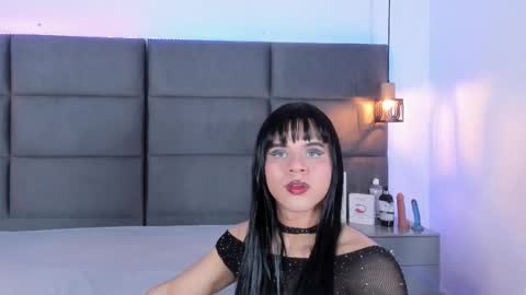 Snapshot of valentino_moon chatting on 10.13.25 valentino moon online show from 10.13.25