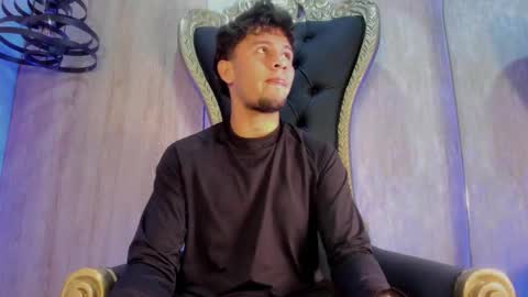 Snapshot of valentino_russo chatting on 02.19.26 VALENTINO online show from 02.19.26