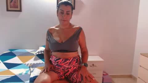 Snapshot of valeria_0511 chatting on 01.28.25 marcela online show from 01.28.25